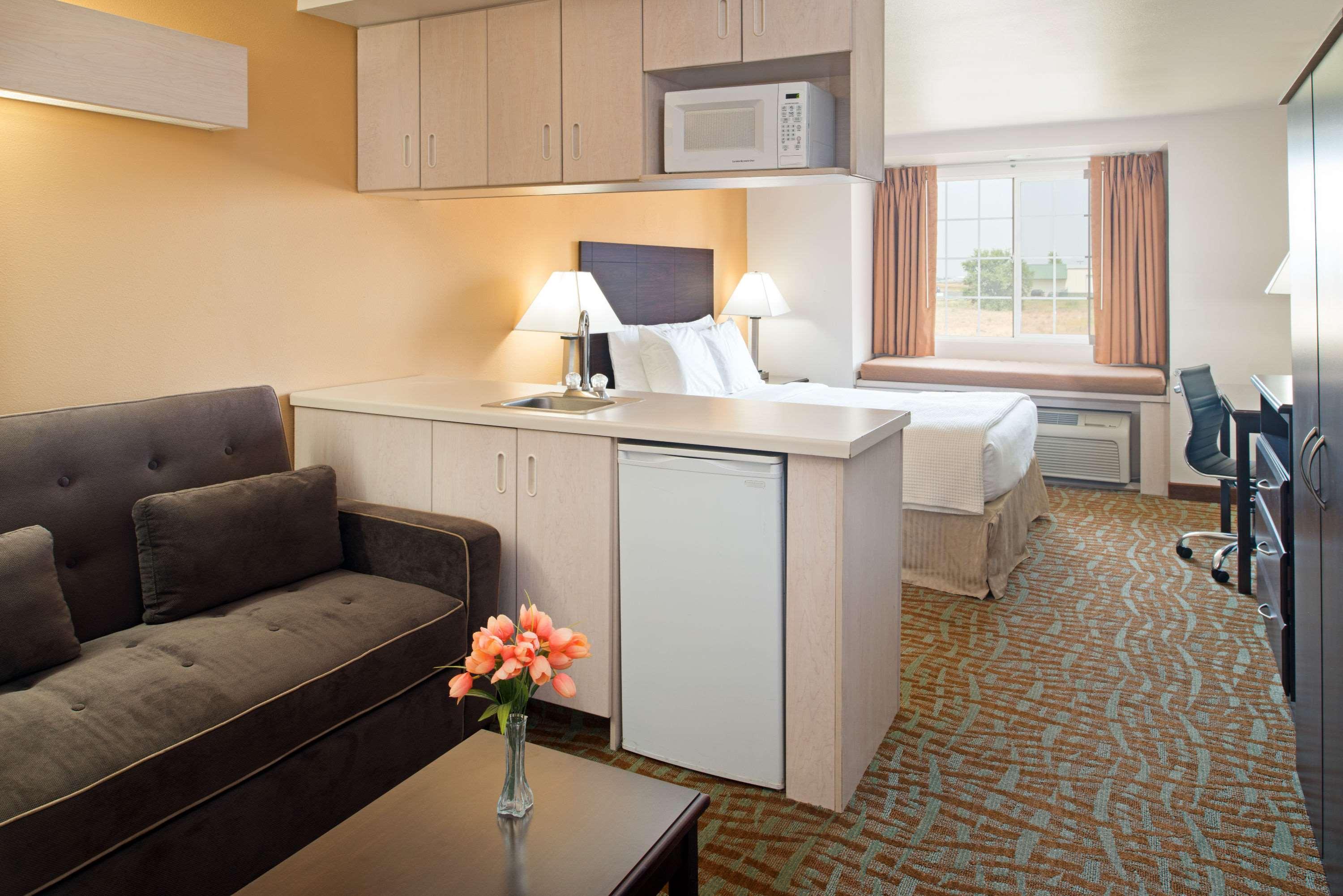 Days Inn & Suites By Wyndham Spokane Airport Airway Heights Exterior photo