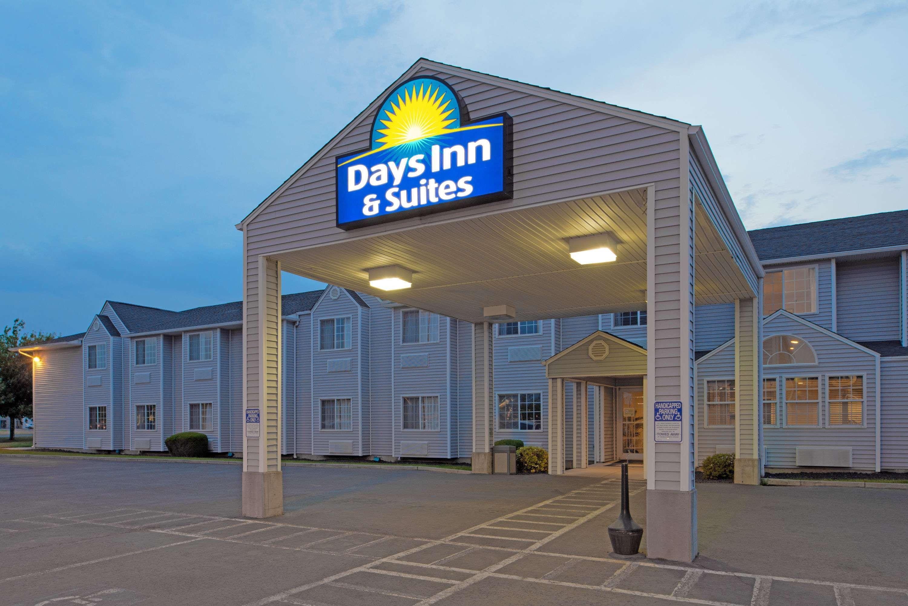 Days Inn & Suites By Wyndham Spokane Airport Airway Heights Exterior photo