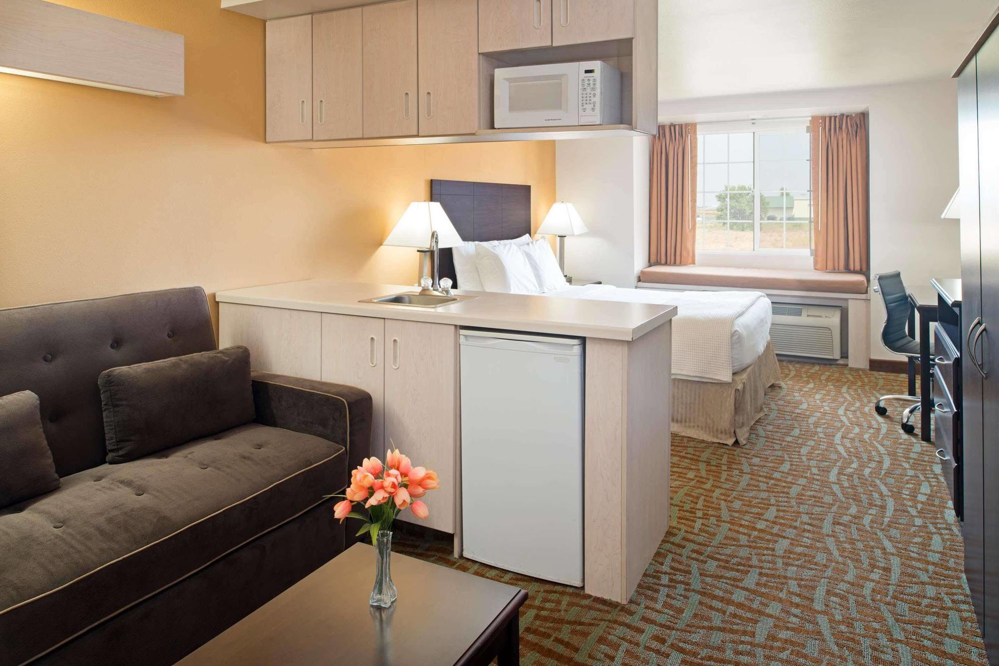 Days Inn & Suites By Wyndham Spokane Airport Airway Heights Exterior photo